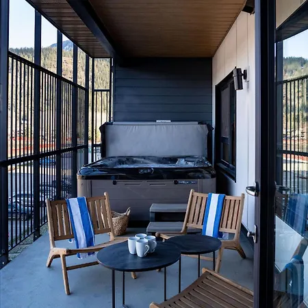 Drop In Condo By Revelstoke Vacations Exterior photo